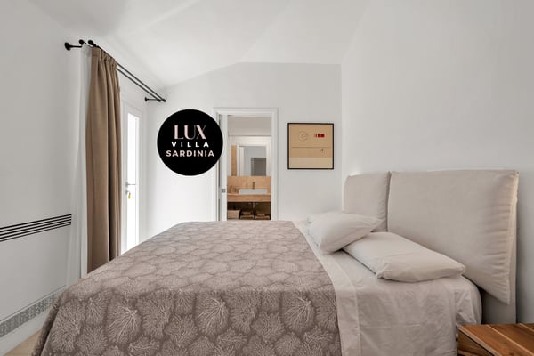 12 of 17. bedroom